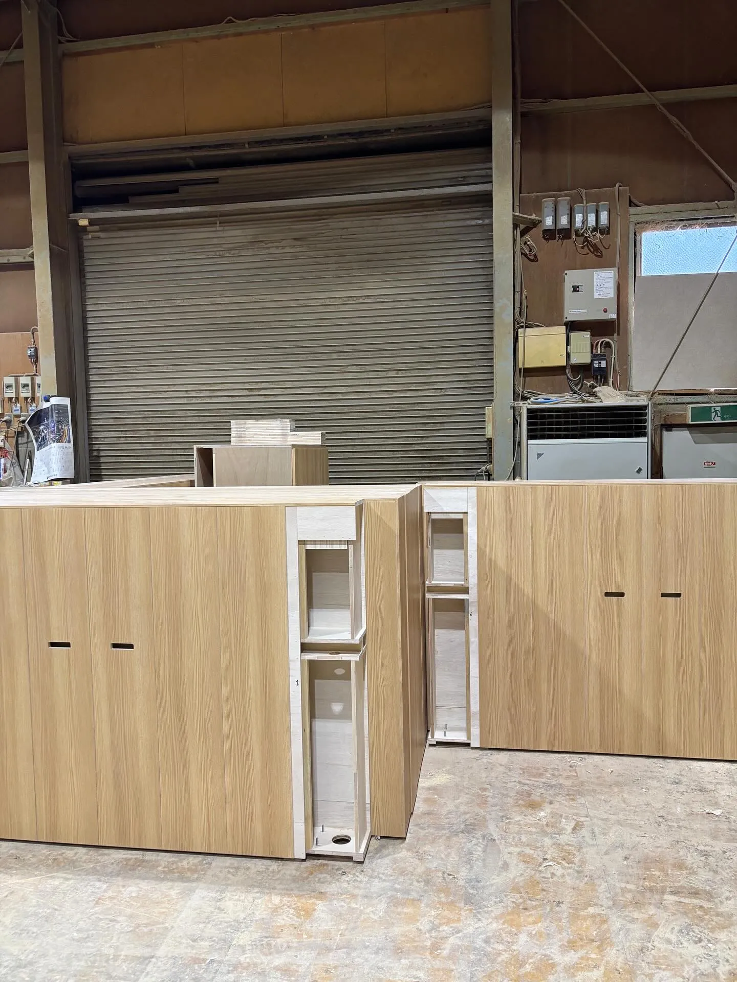 この度は、飲食スペース用のパーテーション製作のご依頼を頂き、...