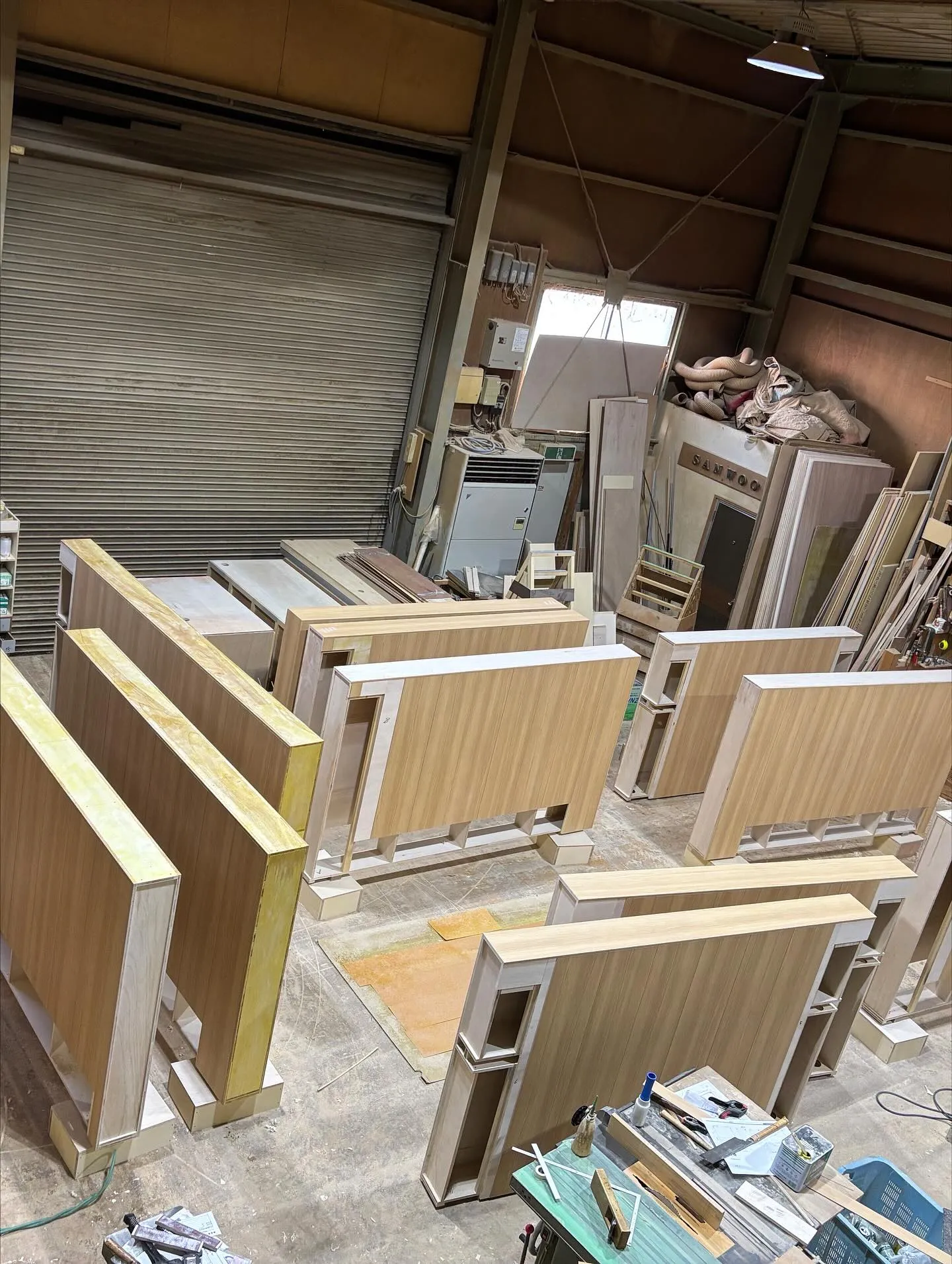 この度は、飲食スペース用のパーテーション製作のご依頼を頂き、...