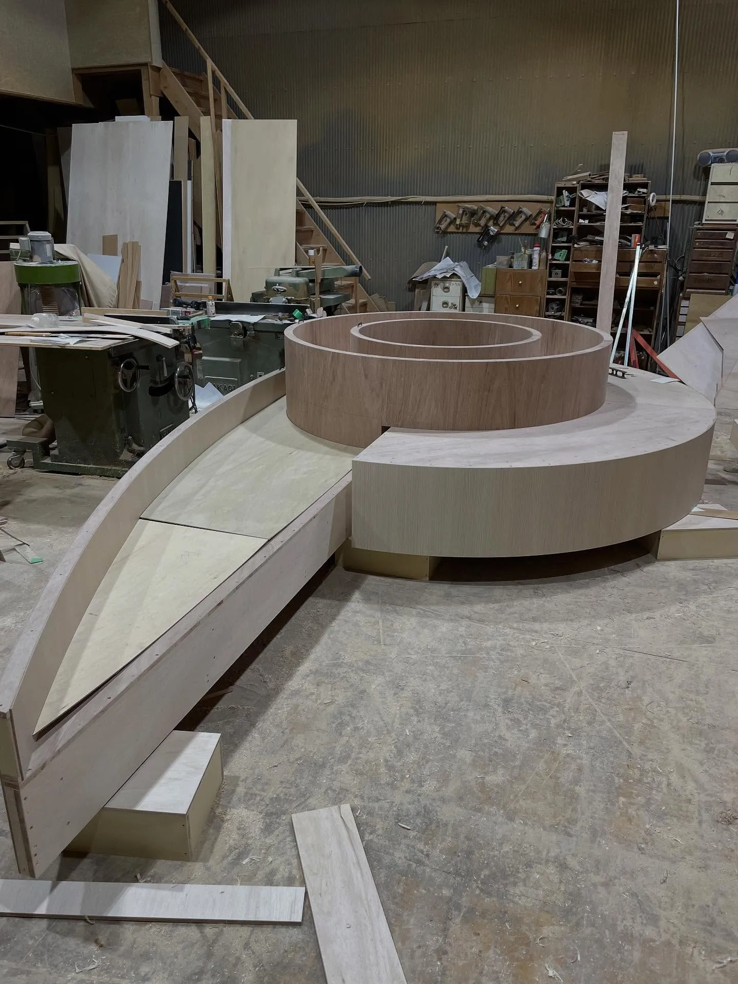 マンションのエントランスに設置するコンソールベンチ製作のご依...