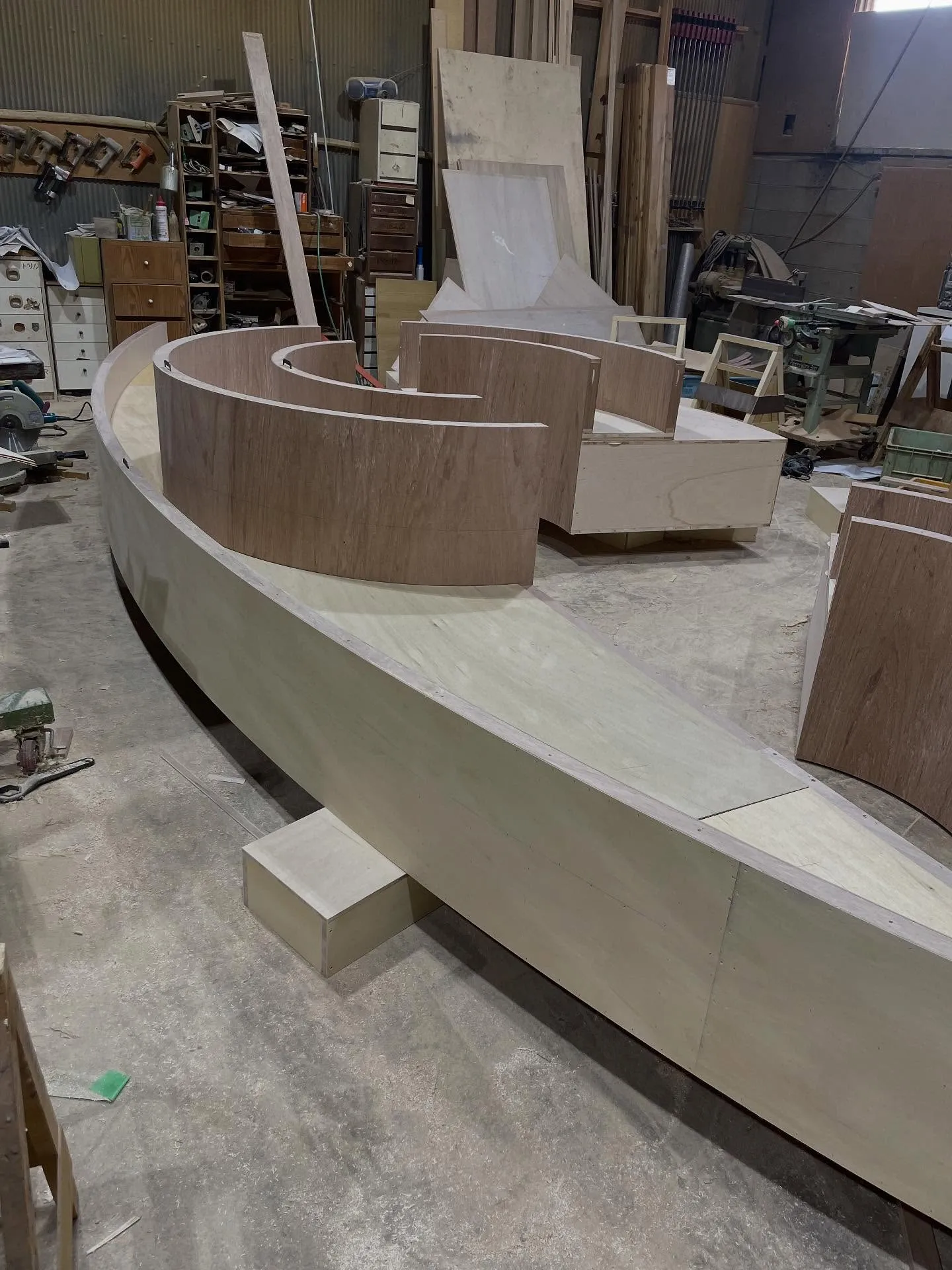 マンションのエントランスに設置するコンソールベンチ製作のご依...