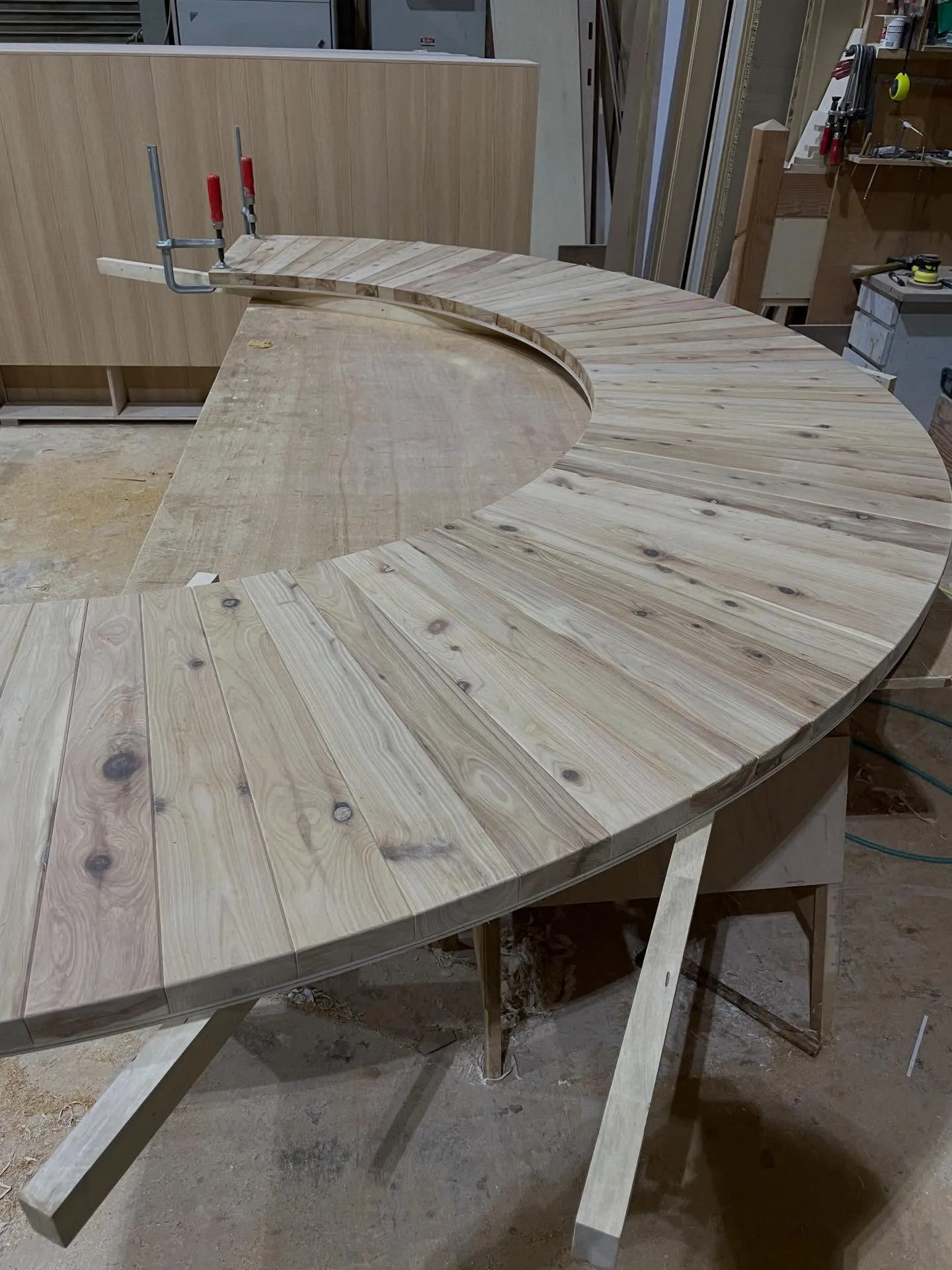 前回の投稿に続き、マンションエントランスに設置するコンソール...