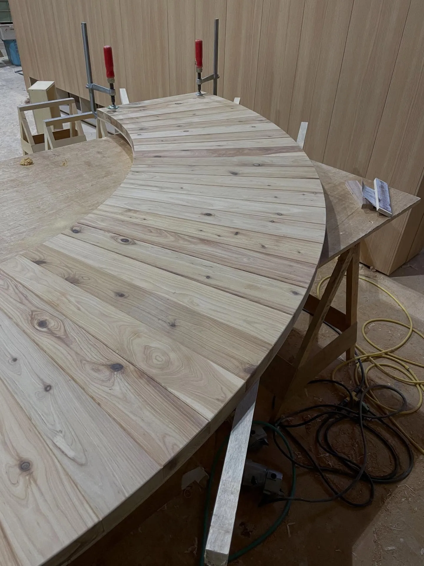 前回の投稿に続き、マンションエントランスに設置するコンソール...