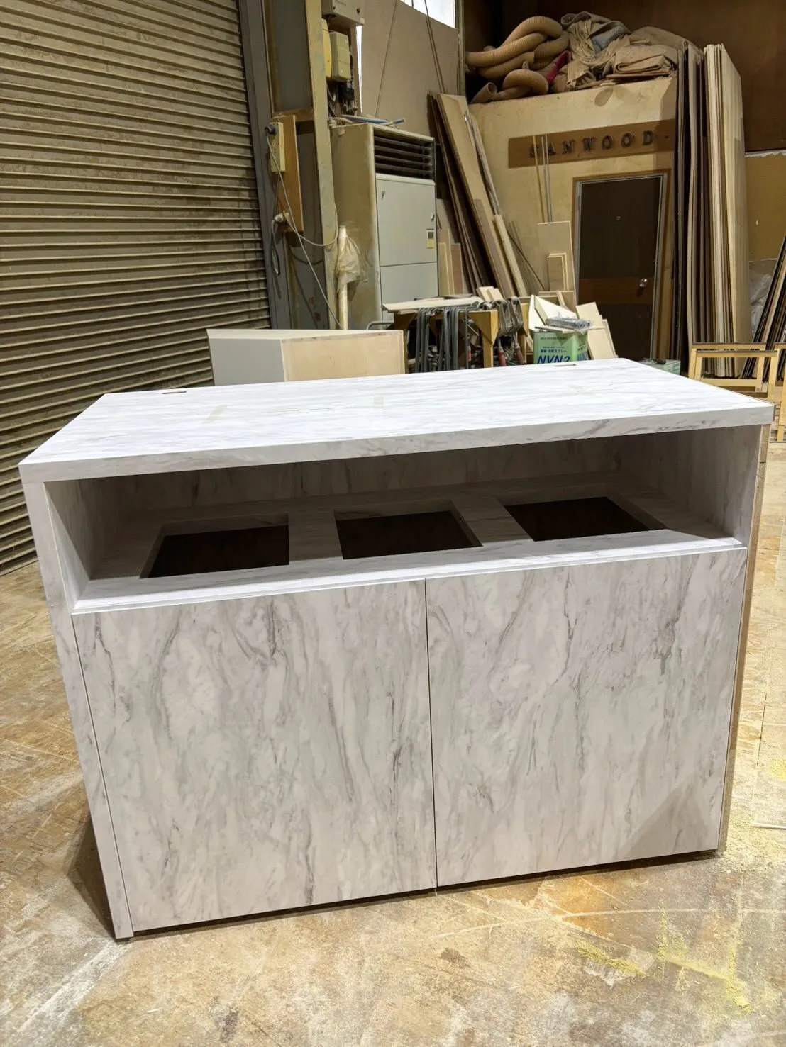 壁面什器（ゴミ箱収納）製作のご依頼をいただき、誠にありがとう...