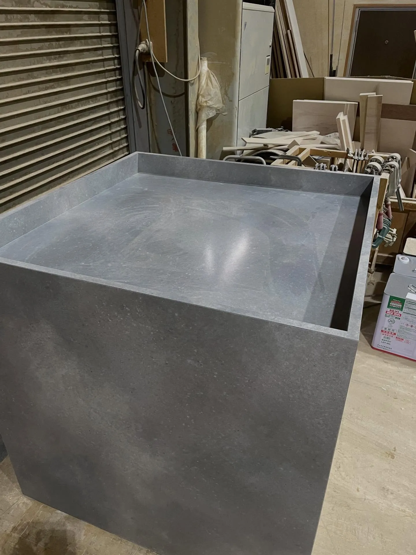 この度、造作花台の製作依頼をいただき誠にありがとうございます...