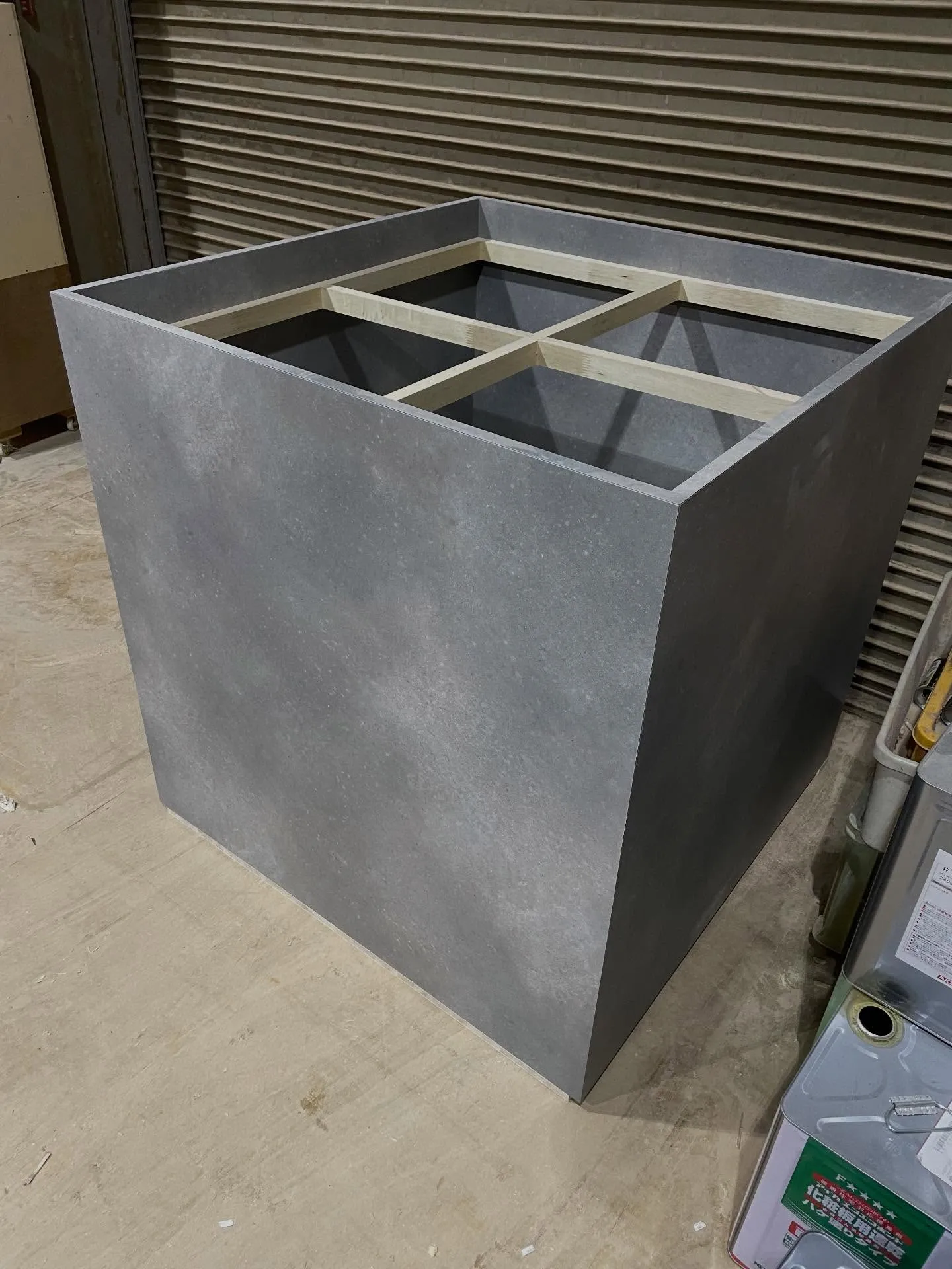 この度、造作花台の製作依頼をいただき誠にありがとうございます...