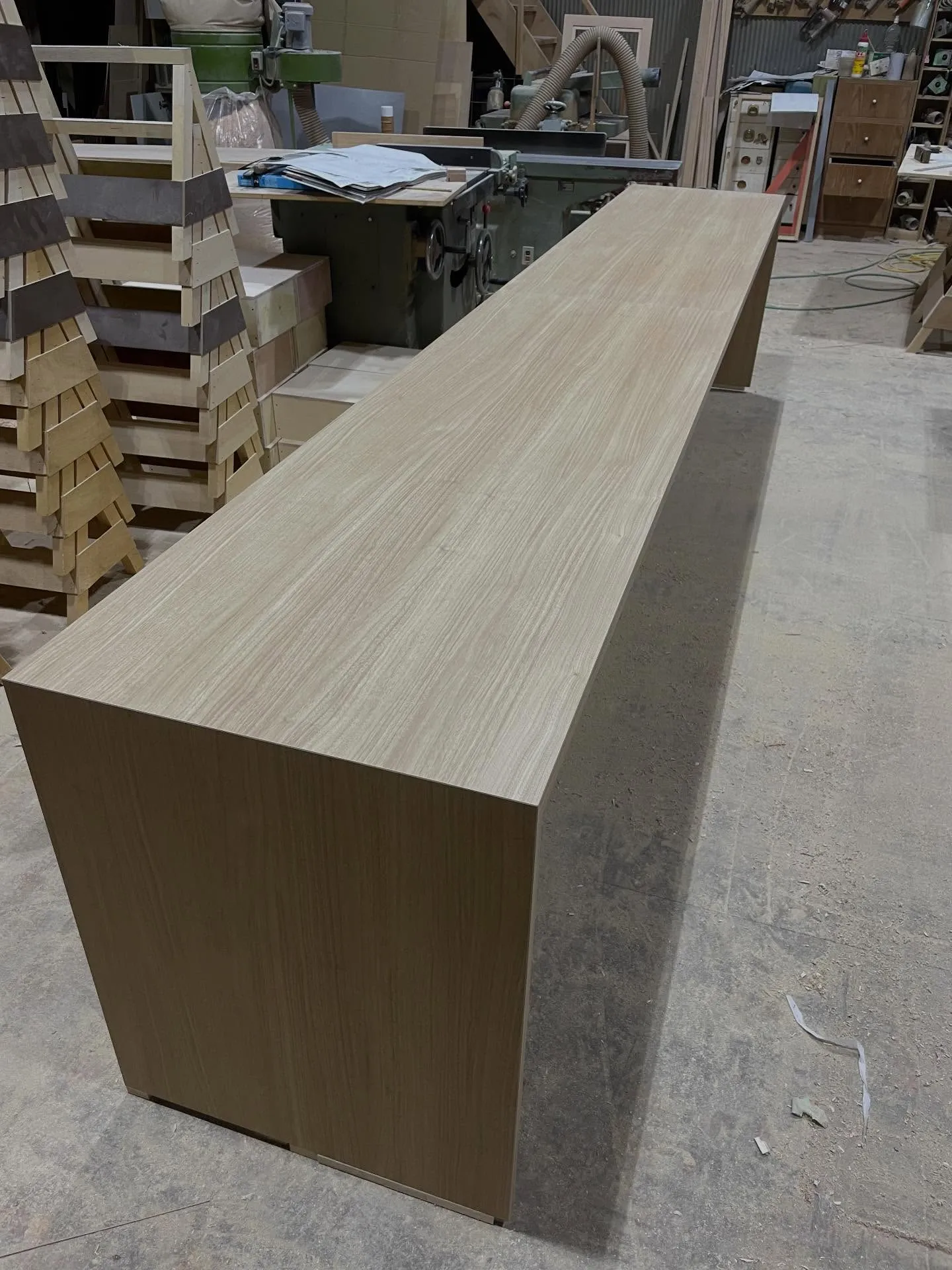 この度、造作壁面ロングカウンターの製作依頼をいただき誠にあり...