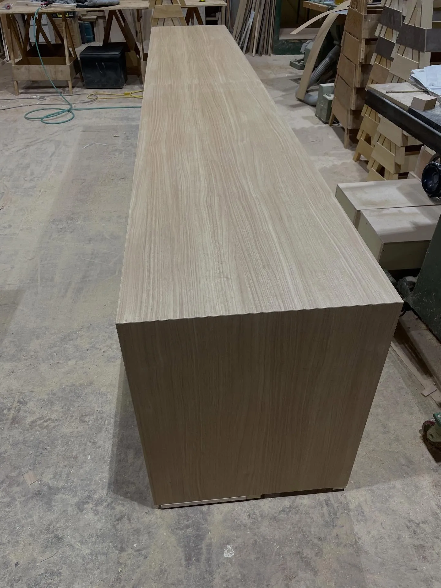 この度、造作壁面ロングカウンターの製作依頼をいただき誠にあり...