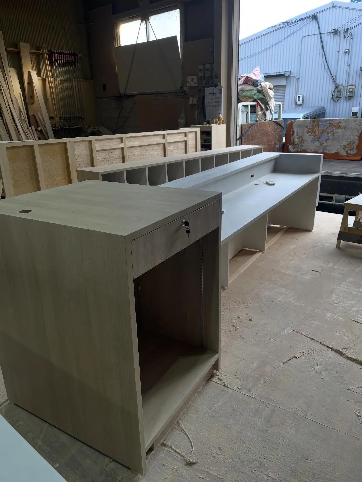 この度、とある施設様向けに造作受付カウンターの製作依頼をいた...