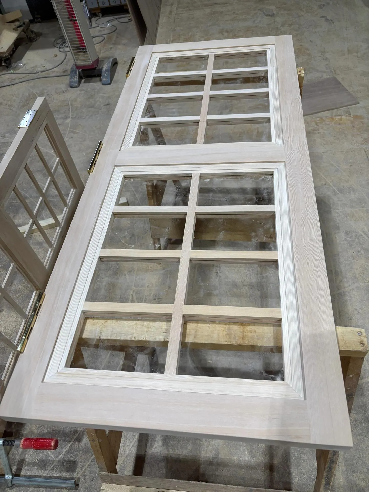 この度、とある施設様向けに造作建具の製作依頼をいただき誠にあ...