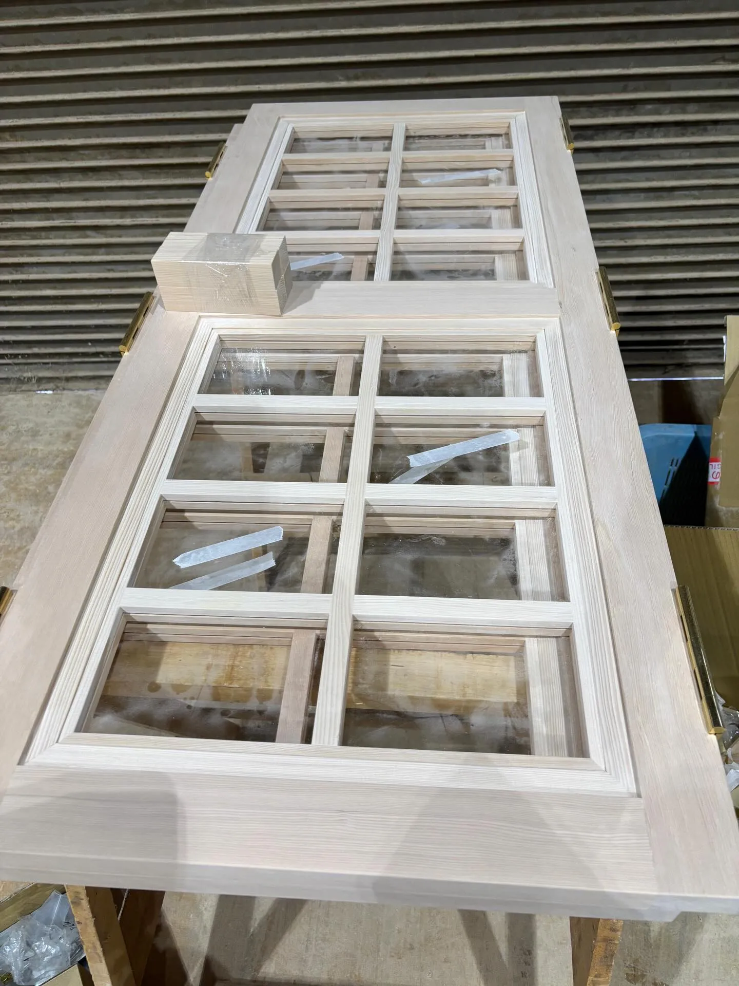 この度、とある施設様向けに造作建具の製作依頼をいただき誠にあ...