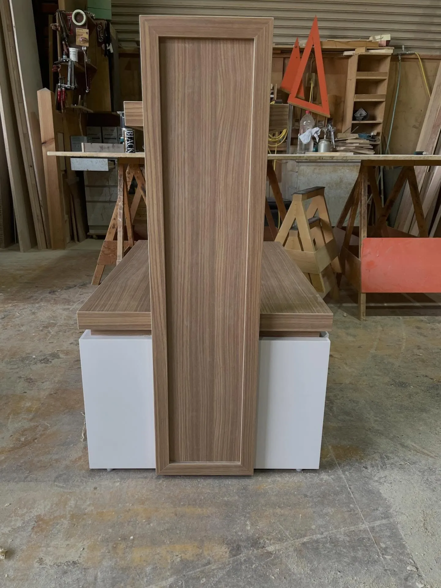 この度、とある施設様向けにおみやげ用陳列台の製作依頼をいただ...