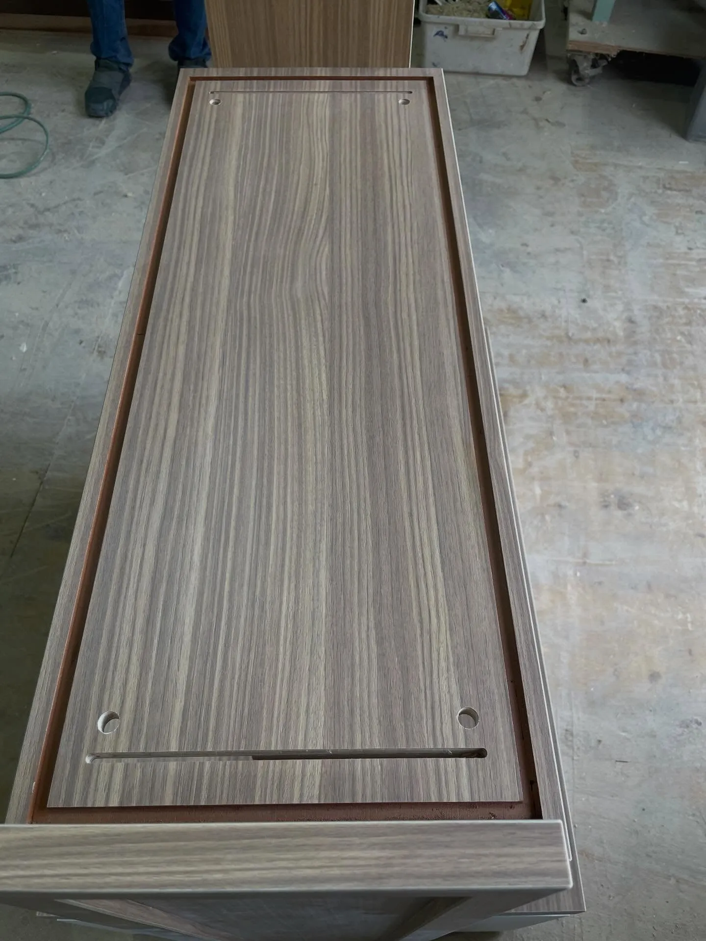 この度、とある施設様向けにおみやげ用陳列台の製作依頼をいただ...