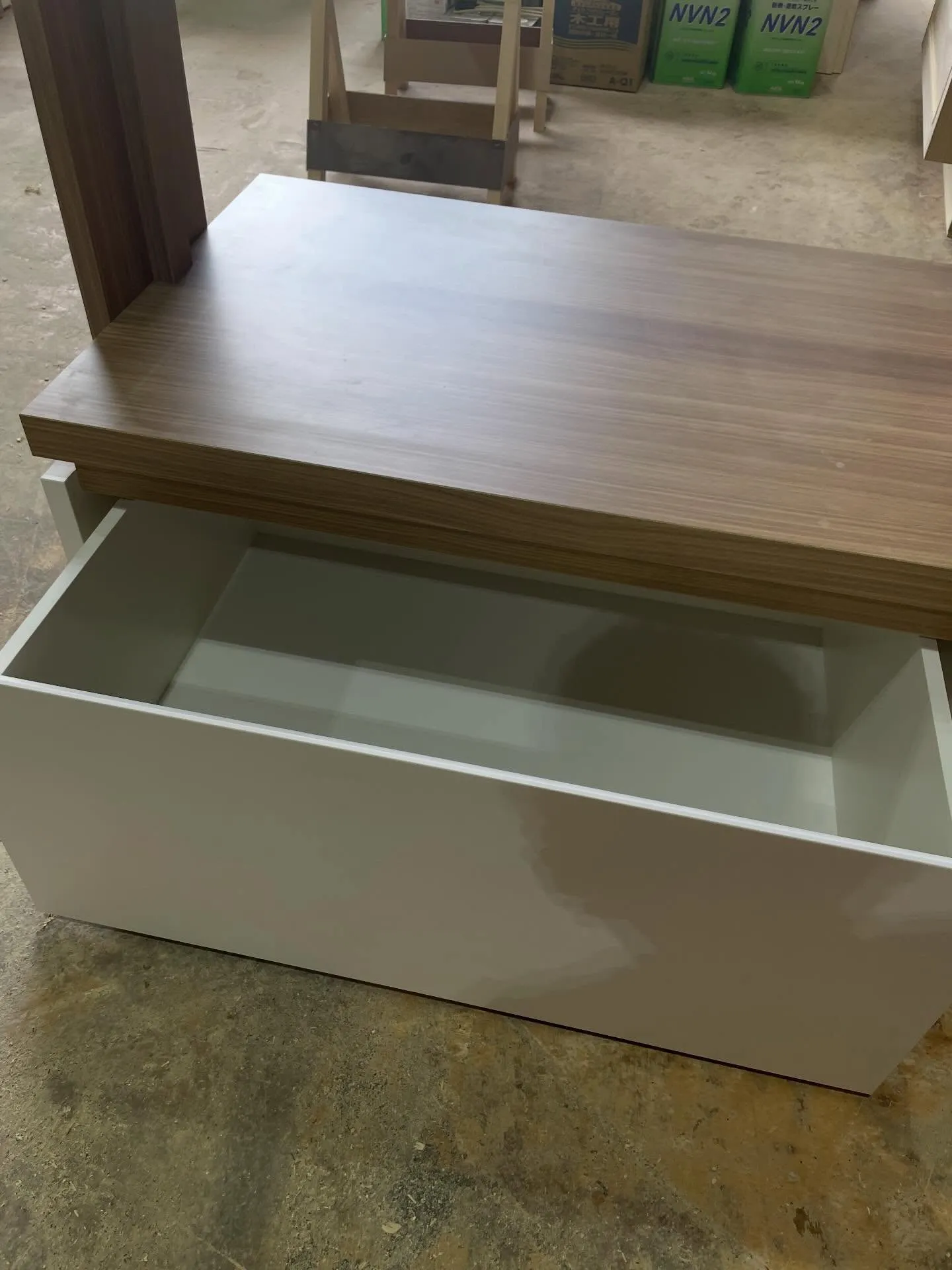 この度、とある施設様向けにおみやげ用陳列台の製作依頼をいただ...