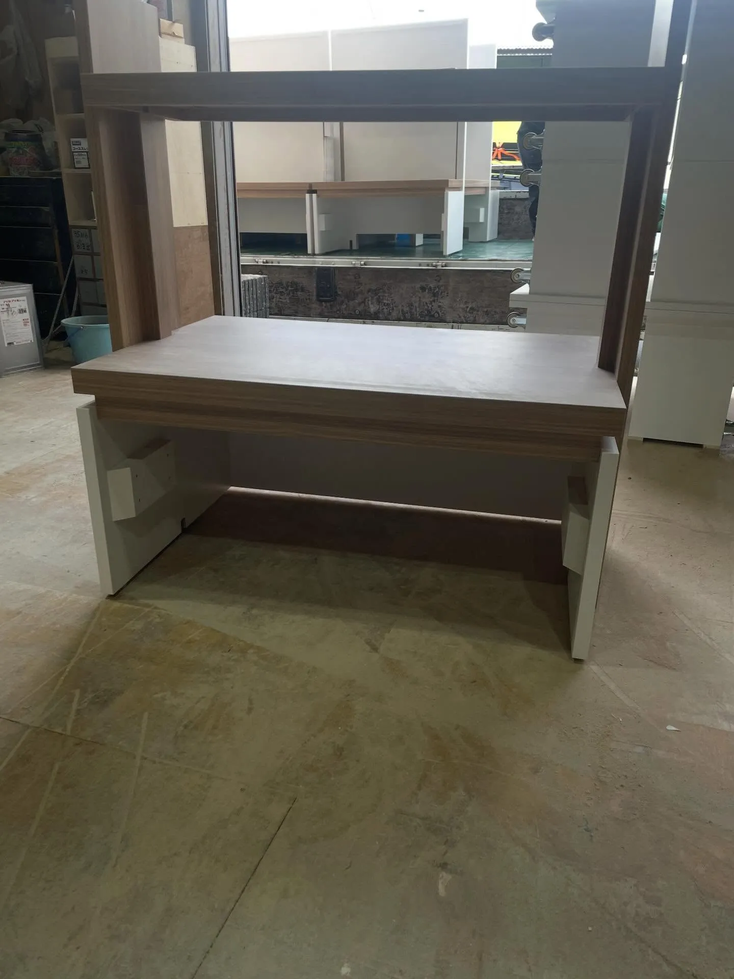 この度、とある施設様向けにおみやげ用陳列台の製作依頼をいただ...