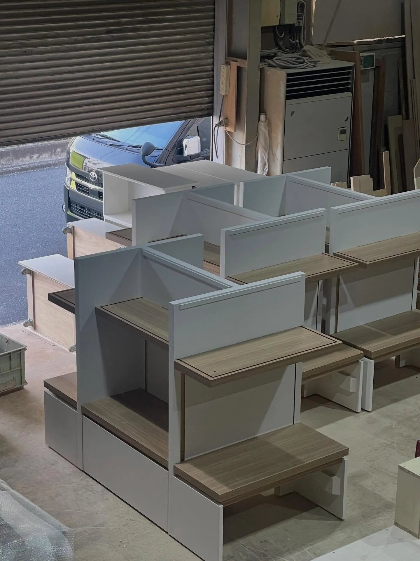 この度、とある施設様向けにおみやげ用陳列台の製作依頼をいただ...