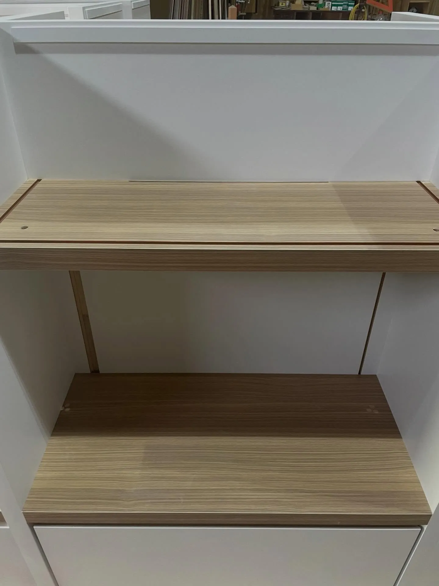 この度、とある施設様向けにおみやげ用陳列台の製作依頼をいただ...