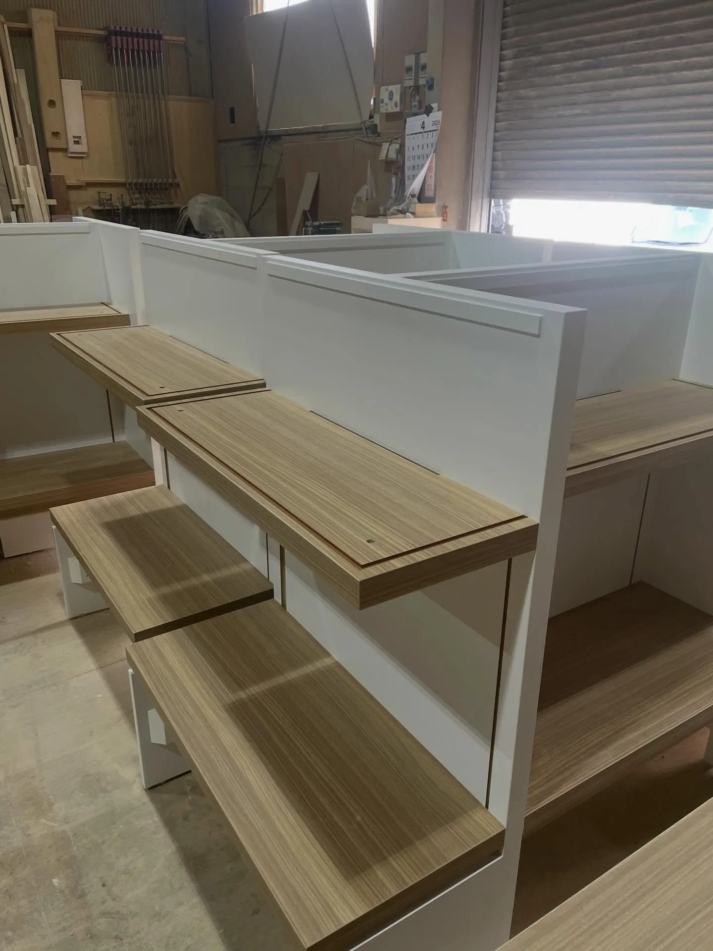 この度、とある施設様向けにおみやげ用陳列台の製作依頼をいただ...