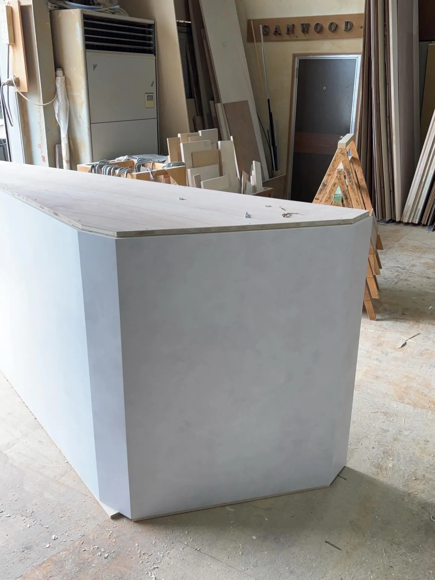 この度、壁面什器の製作依頼をいただき誠にありがとうございます...