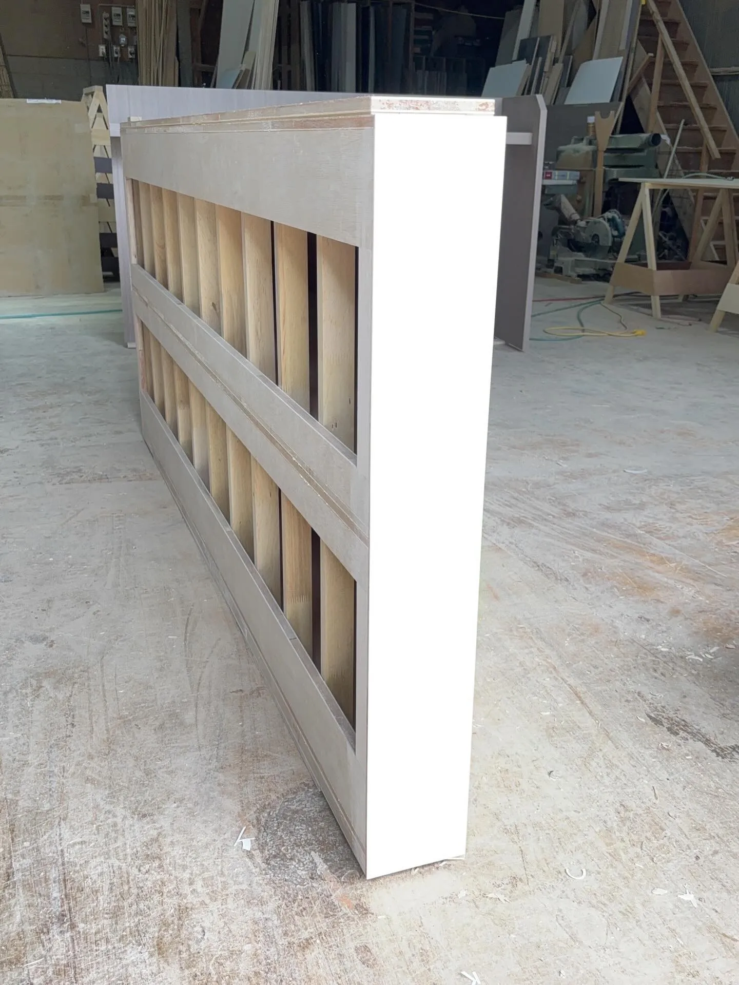 この度、壁面什器の製作依頼をいただき誠にありがとうございます...