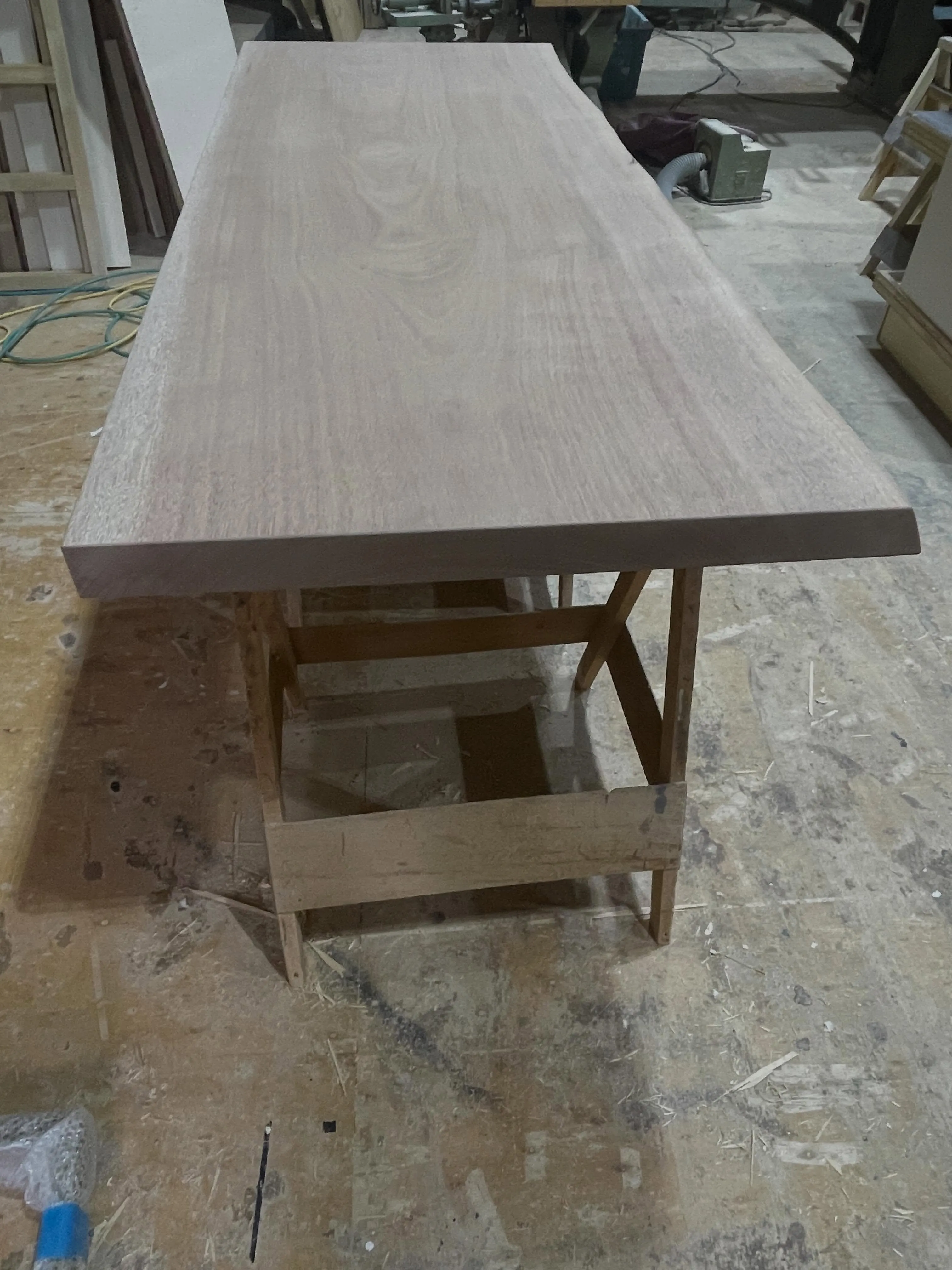 この度、ご自宅用としてマホガニ材を使用した天板製作のご依頼を...